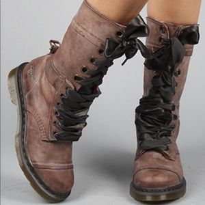 Dr. Martins Triumph boots like new size 8